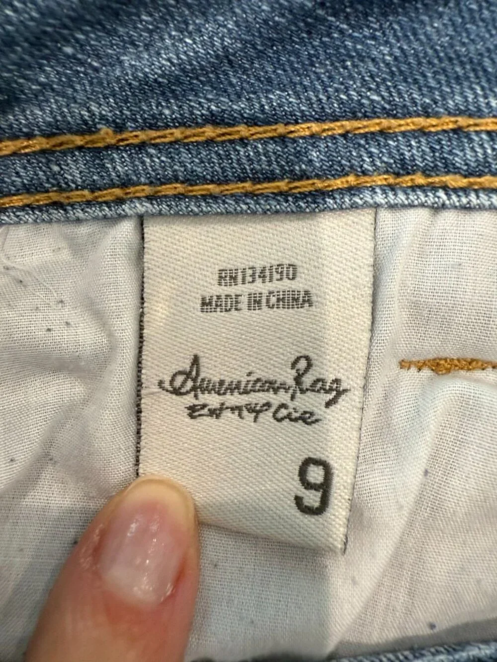 American Rag Capri Jeans | Medium Wash Blue | Size 9